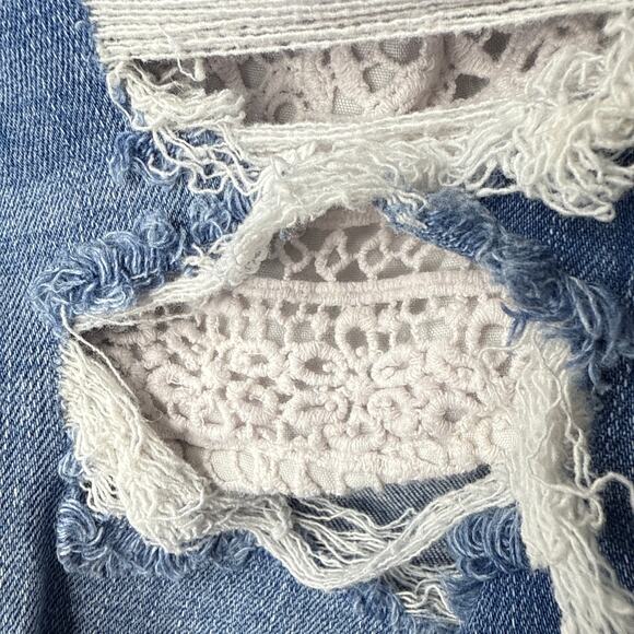 American Eagle Women's 5.5" Distressed‎ Eyelet Pockets Denim Shorts Size 6 - Picture 2 of 9